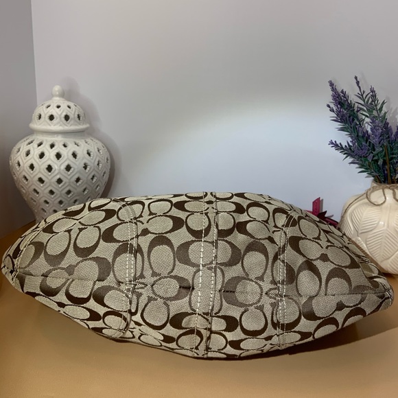 Coach Hobo Khaki Signature Jacquard Print EUC - Picture 10 of 11